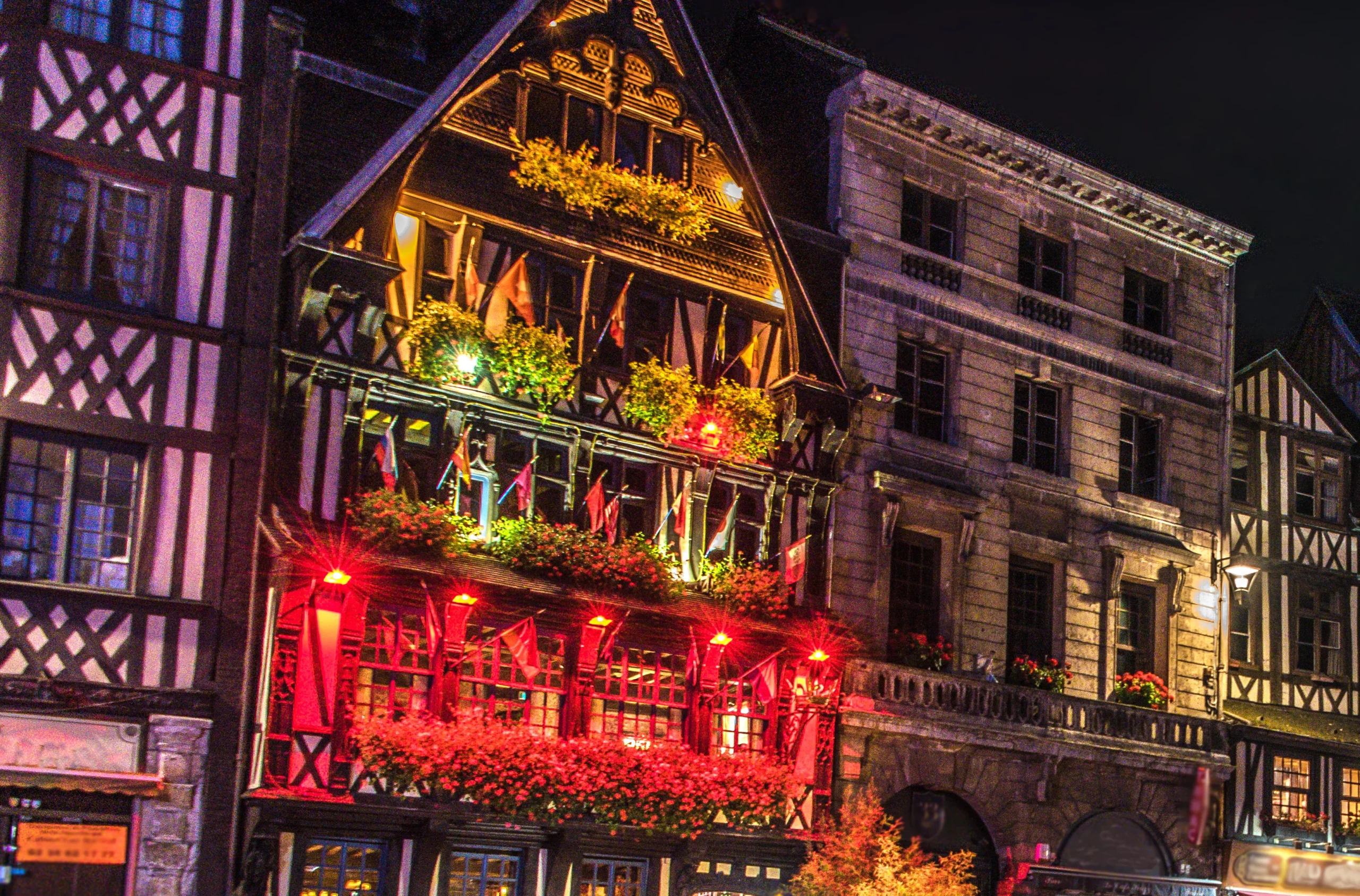 La Couronne Rouen nuit adobest La Couronne Rouen nuit