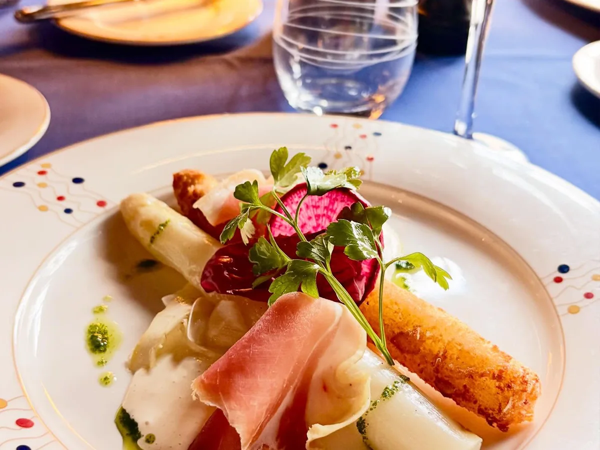 la-couronne-menu-la-normandie-dans-l-assiette-duo-asperges