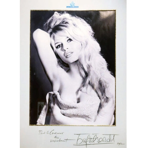 la-couronne-rouen-livre-dor-brigitte-bardot